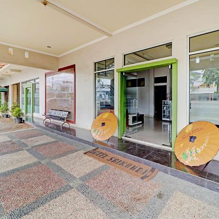 Oyo 90347 Hotel Srikandi Syariah Тасикмалая Екстериор снимка