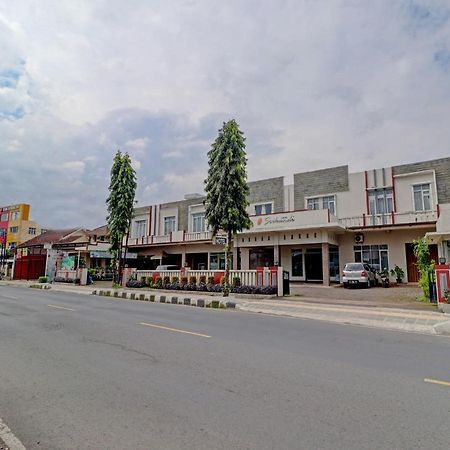 Oyo 90347 Hotel Srikandi Syariah Тасикмалая Екстериор снимка