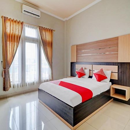 Oyo 90347 Hotel Srikandi Syariah Тасикмалая Екстериор снимка