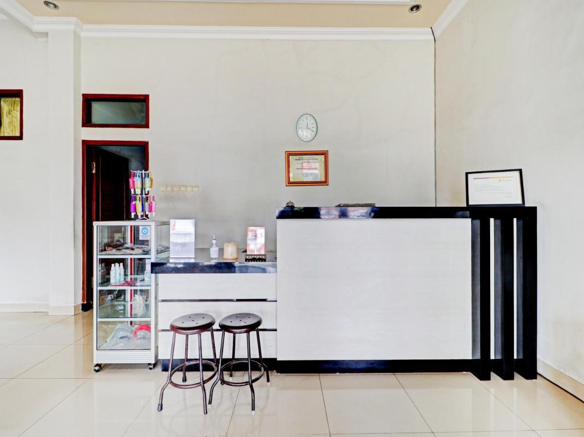 Oyo 90347 Hotel Srikandi Syariah Тасикмалая Екстериор снимка