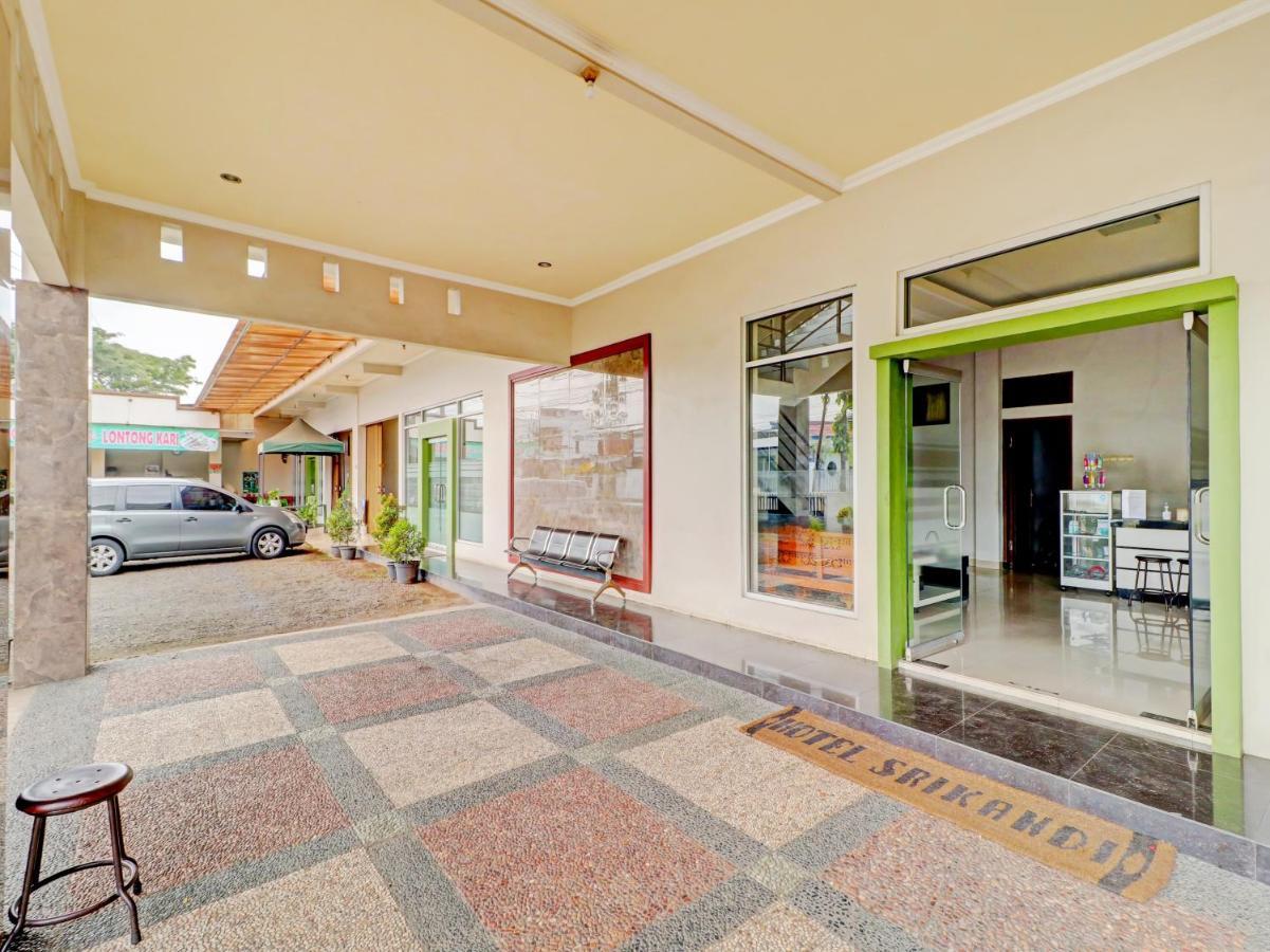 Oyo 90347 Hotel Srikandi Syariah Тасикмалая Екстериор снимка