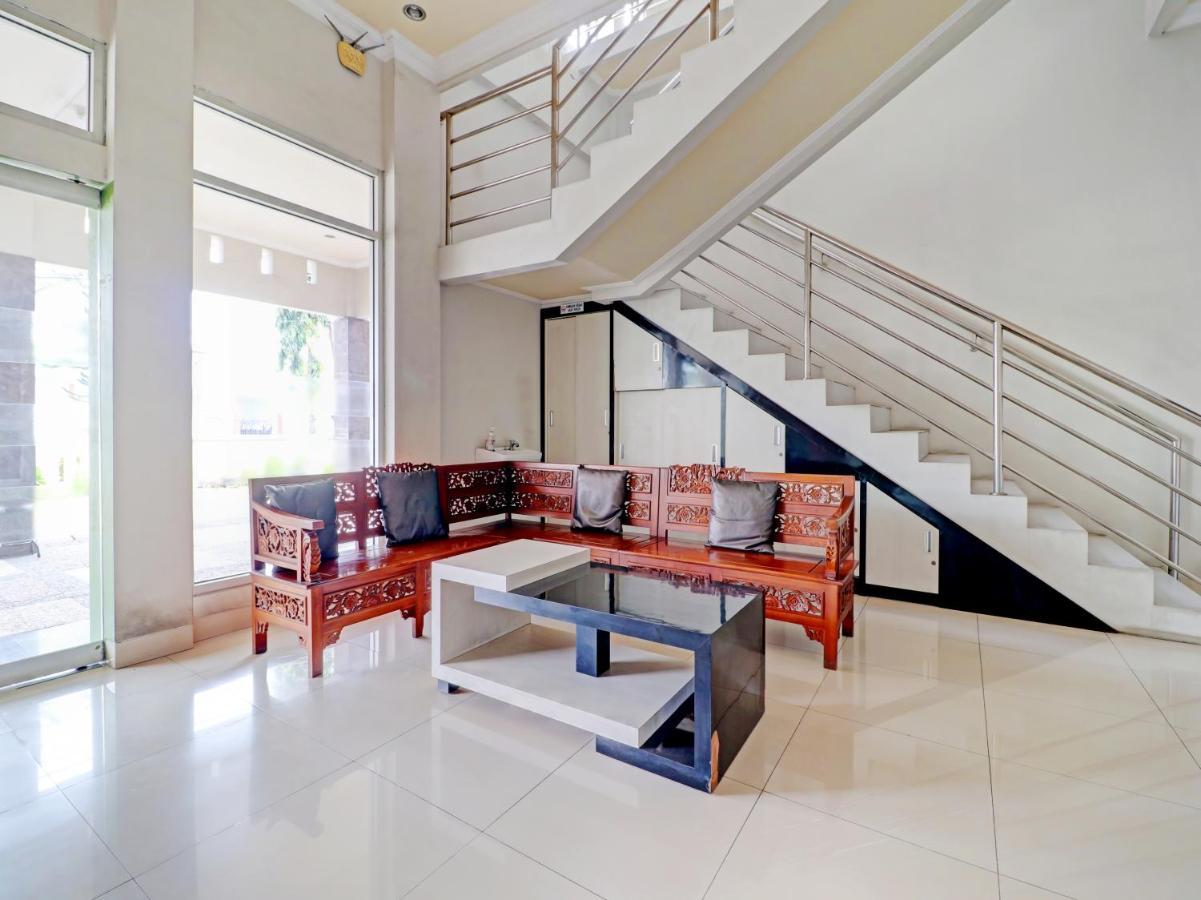 Oyo 90347 Hotel Srikandi Syariah Тасикмалая Екстериор снимка