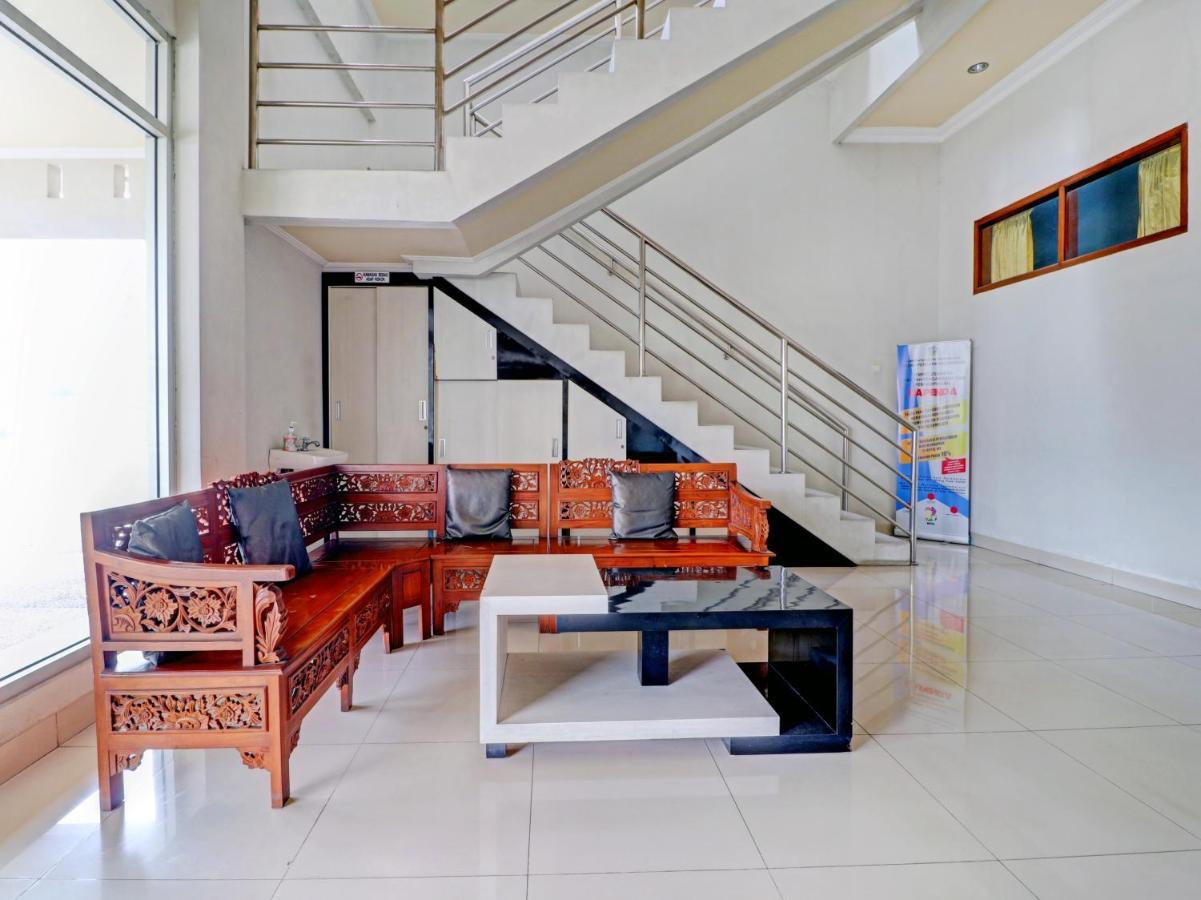 Oyo 90347 Hotel Srikandi Syariah Тасикмалая Екстериор снимка