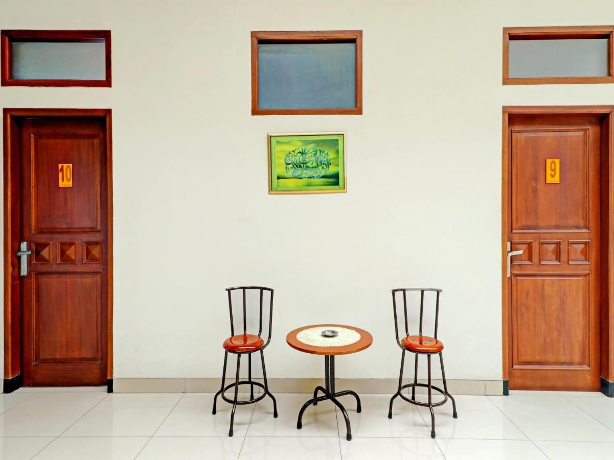 Oyo 90347 Hotel Srikandi Syariah Тасикмалая Екстериор снимка