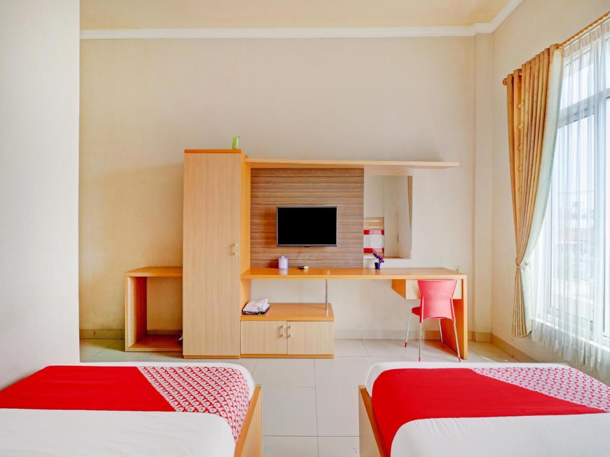 Oyo 90347 Hotel Srikandi Syariah Тасикмалая Екстериор снимка