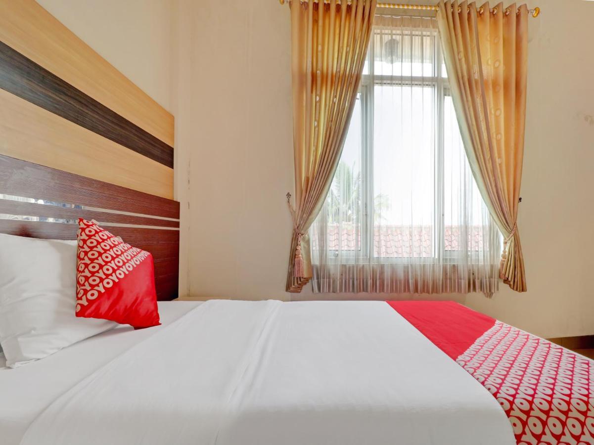 Oyo 90347 Hotel Srikandi Syariah Тасикмалая Екстериор снимка