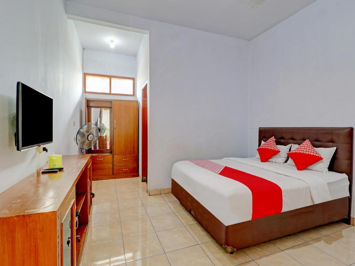 Oyo 90347 Hotel Srikandi Syariah Тасикмалая Екстериор снимка