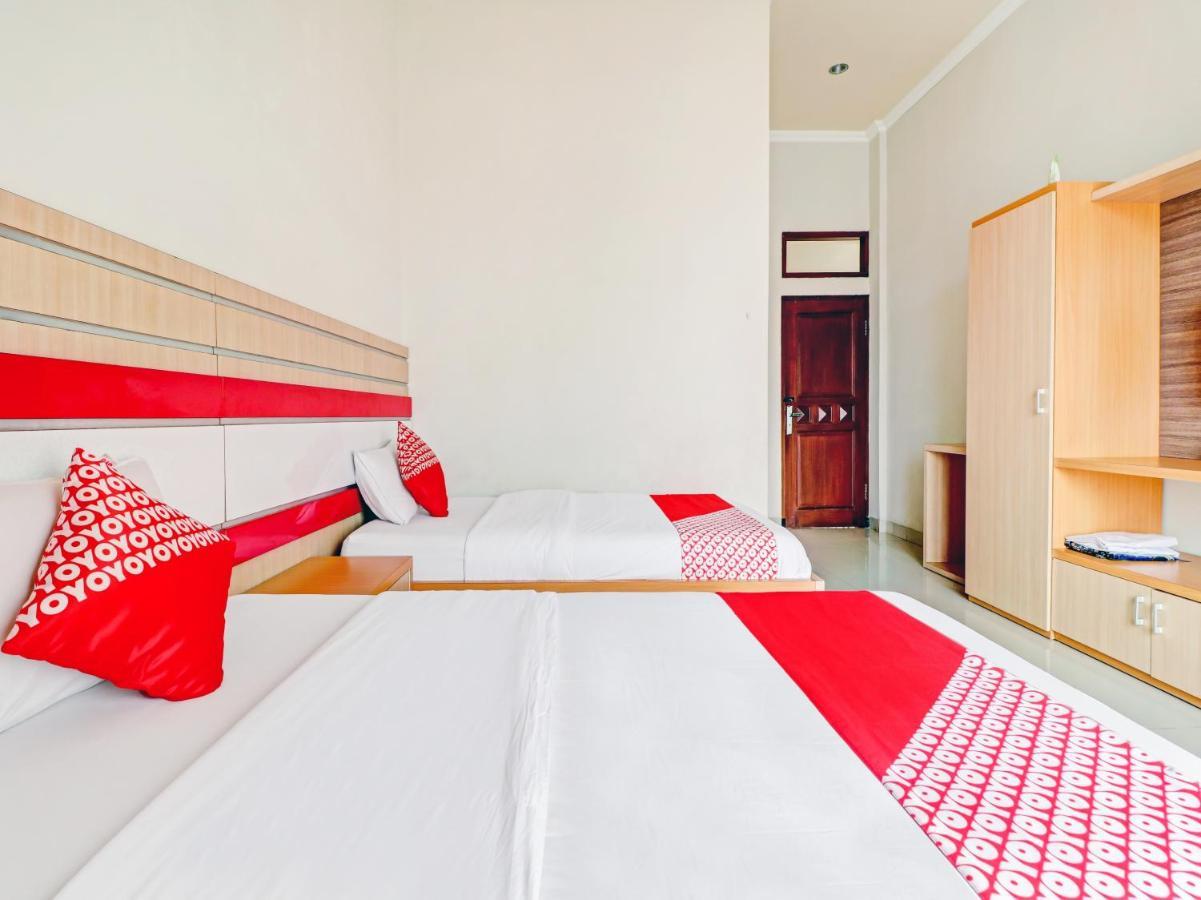 Oyo 90347 Hotel Srikandi Syariah Тасикмалая Екстериор снимка