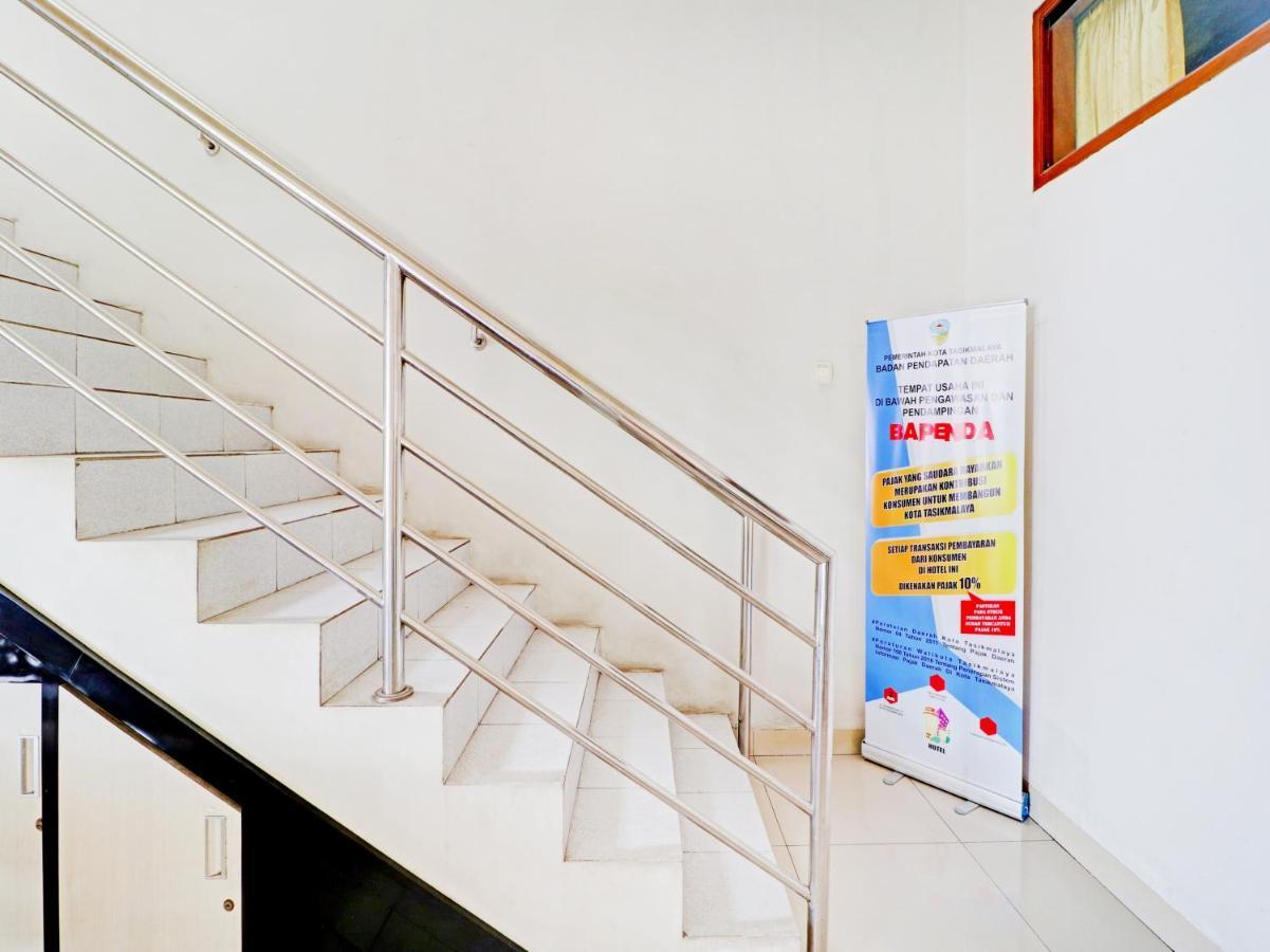Oyo 90347 Hotel Srikandi Syariah Тасикмалая Екстериор снимка