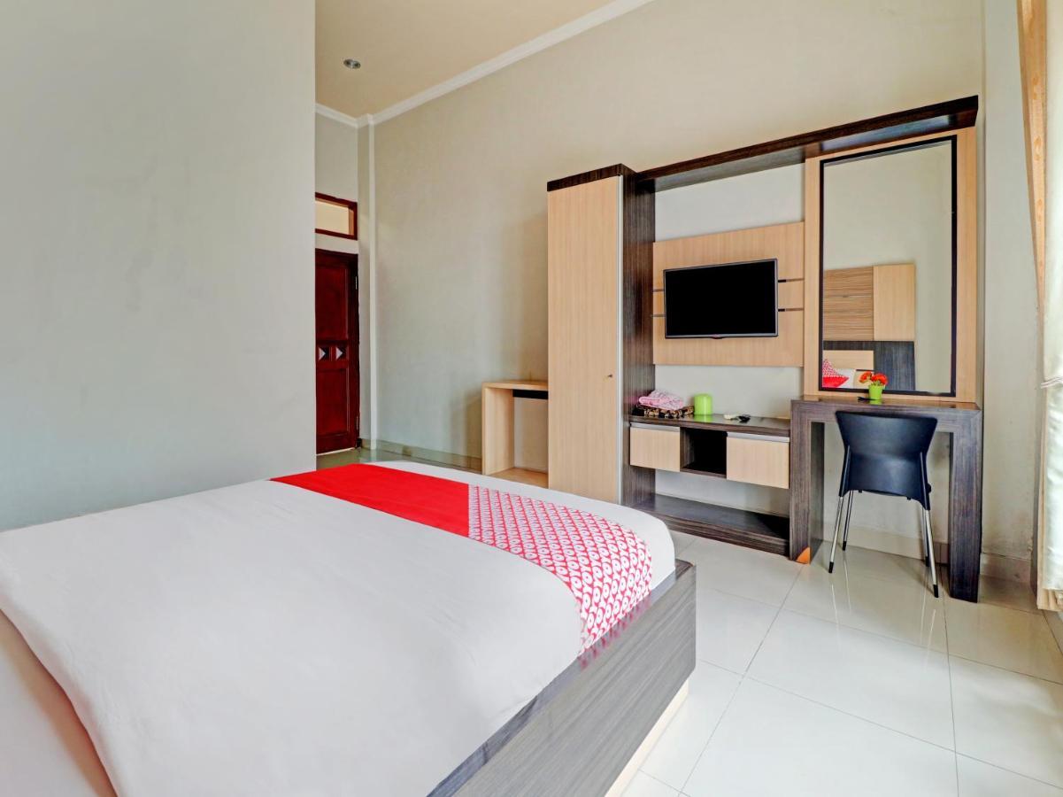 Oyo 90347 Hotel Srikandi Syariah Тасикмалая Екстериор снимка