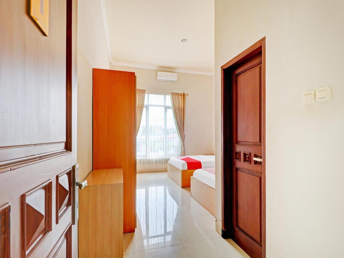 Oyo 90347 Hotel Srikandi Syariah Тасикмалая Екстериор снимка
