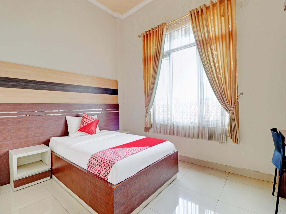 Oyo 90347 Hotel Srikandi Syariah Тасикмалая Екстериор снимка
