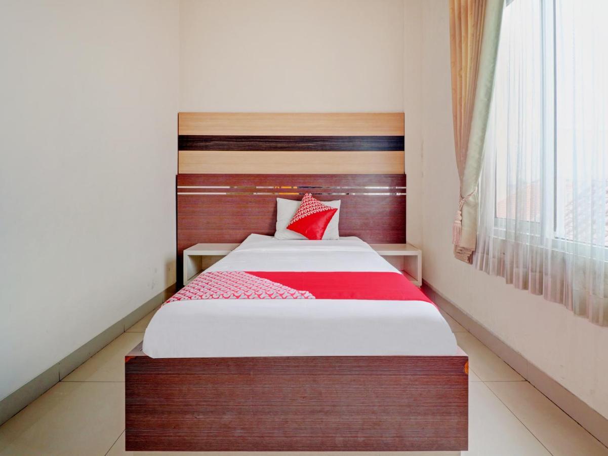 Oyo 90347 Hotel Srikandi Syariah Тасикмалая Екстериор снимка
