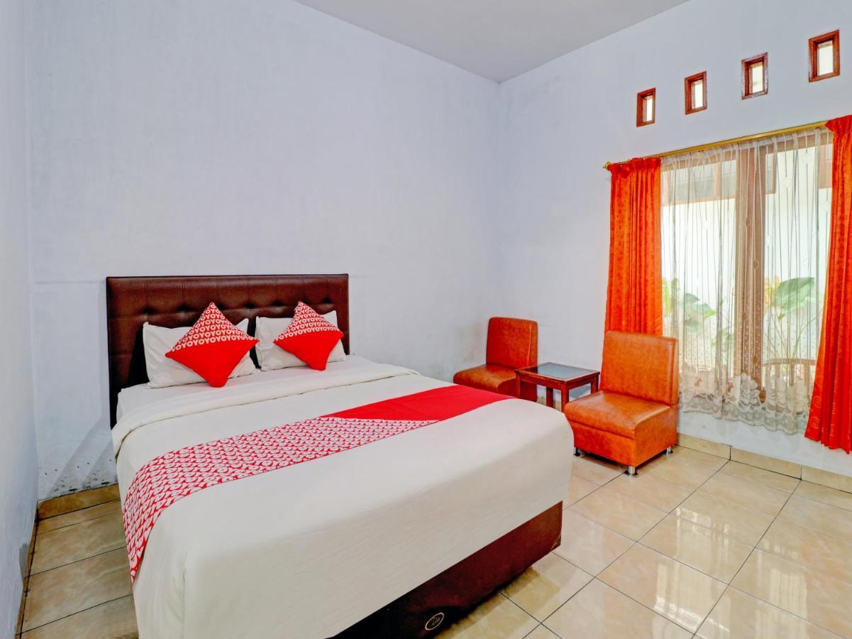 Oyo 90347 Hotel Srikandi Syariah Тасикмалая Екстериор снимка
