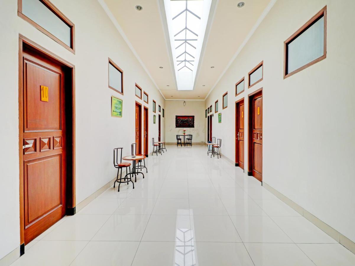 Oyo 90347 Hotel Srikandi Syariah Тасикмалая Екстериор снимка