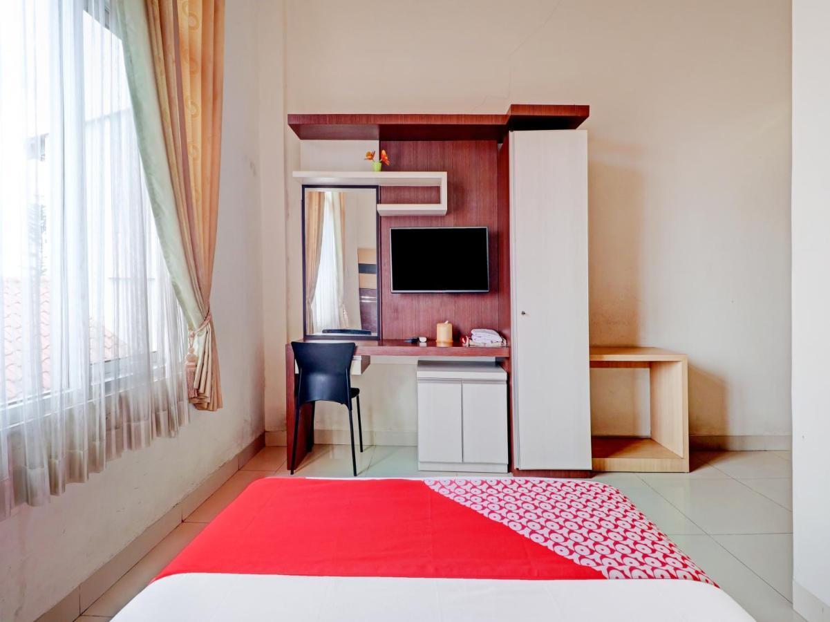 Oyo 90347 Hotel Srikandi Syariah Тасикмалая Екстериор снимка